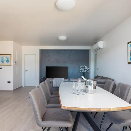 Prestige 2 Apartamento *